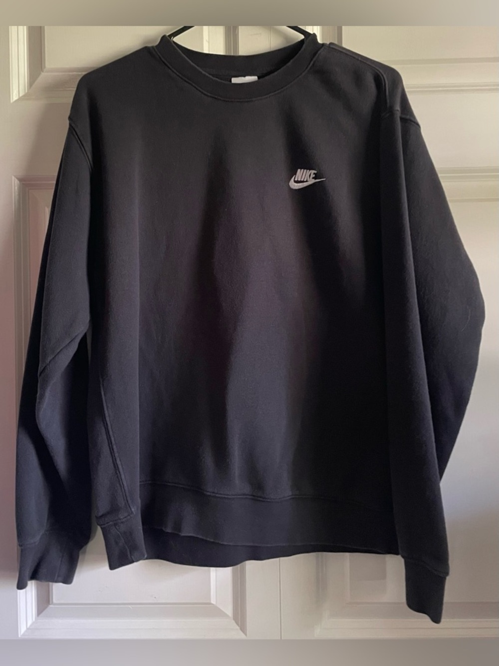 Nike black crew neck sweatshirt. Mens size medium.